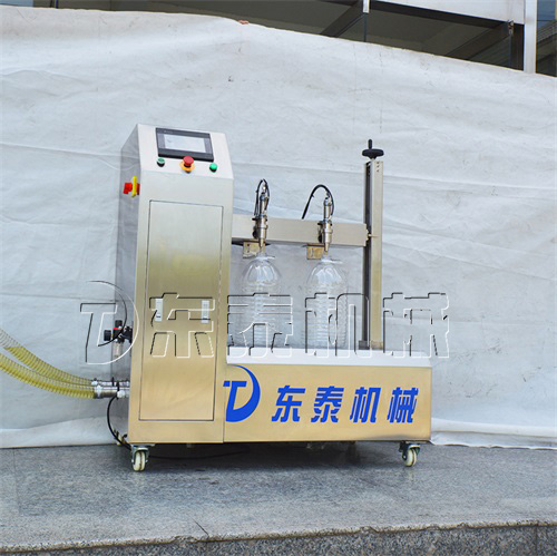 如何清洗小型食用油灌裝機(jī)？東泰告訴你